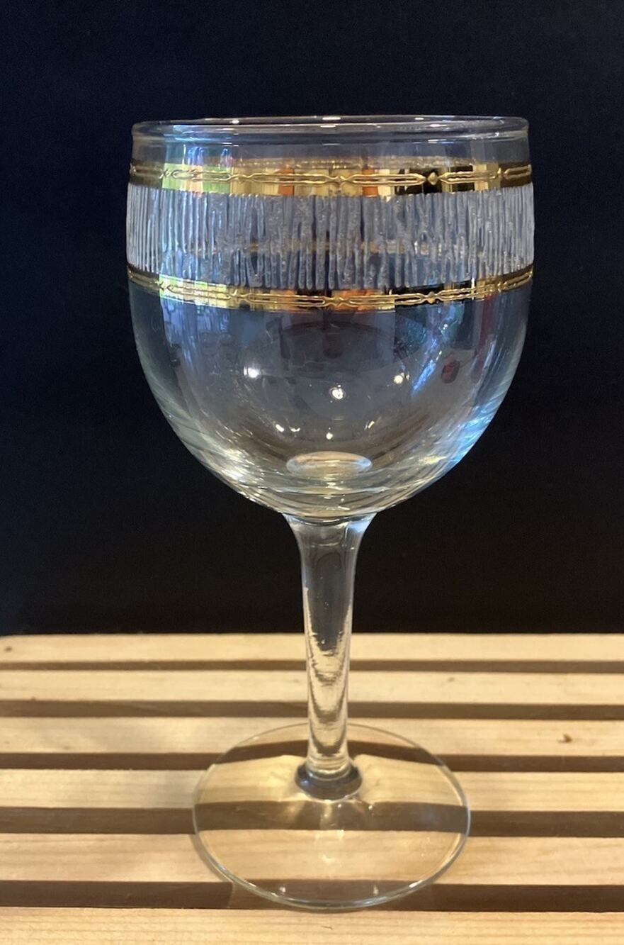 Culver Icicle Wine Glass 5 7/8" Tall. 2 1/2” Diameter. Gold Trimmed. EUC